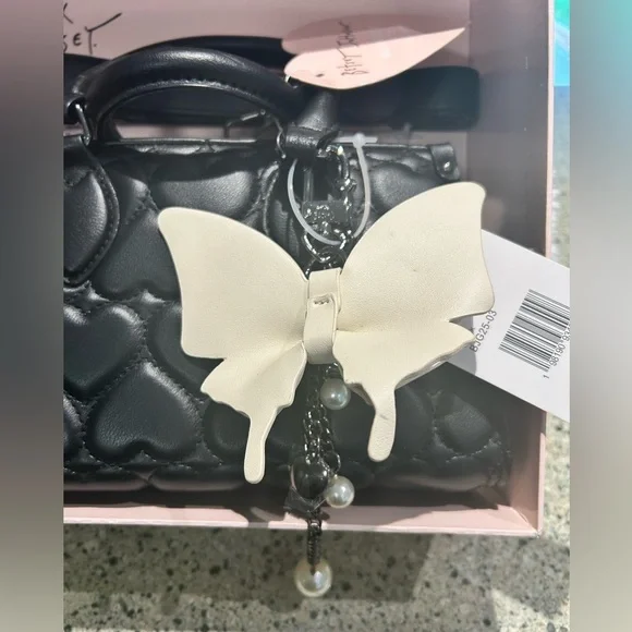 NWT-Betsey Johnson Quilted Black Heart Satchel - Picture 3 of 8